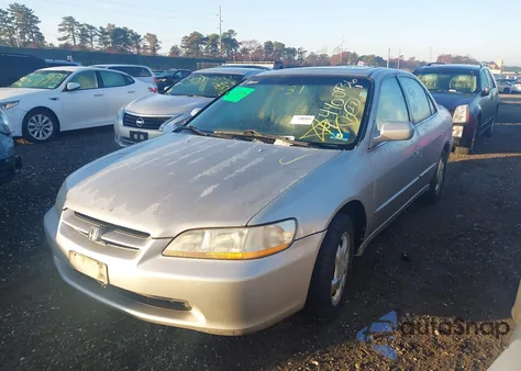 1998 Honda Accord Ex z USA, uszkodzony, nr VIN 1HGCG667XWA130095